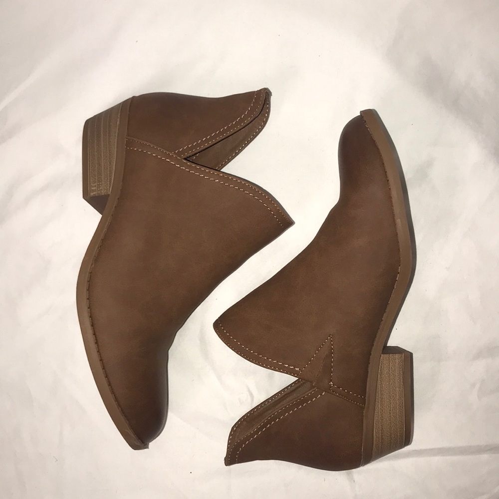 Universal Thread Booties - Brown - Size 8
